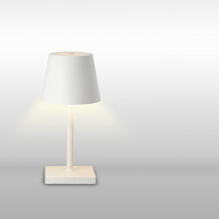 Lámpara de Aluminio Blanco, 3,5W  Blanco Calido Bateria 5200mAh