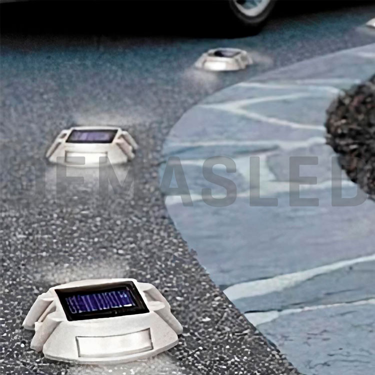 Tacha Vial Solar LED, Intermitente, 2.5V 2W, Blanco Frío 9lm IP65