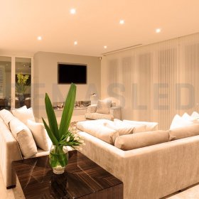 Panel LED cuadrado blanco de 12x12cm 6W 290lm Cálido De Embutir