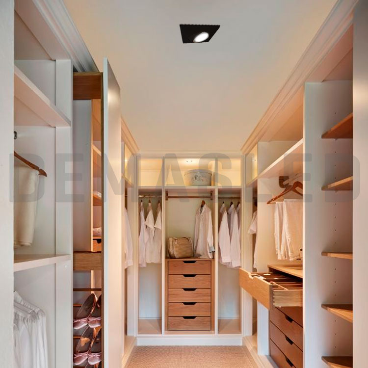 Spot Móvil Negro 8x8cm Corte 6.5cm para Lámparas GU10 y MR16