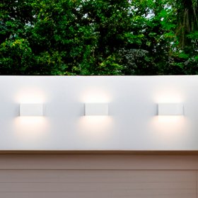 Luminaria Blanca Exterior Bidireccional Blanco Neutro. IP54 Luminaria Blanca Exterior Bidireccional Blanco Neutro. IP54