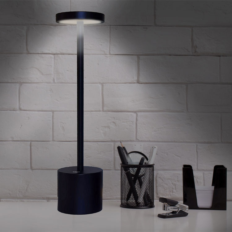 Lámpara de Aluminio Negra, Blanco Cálido 3W  Recargable 2000mAh