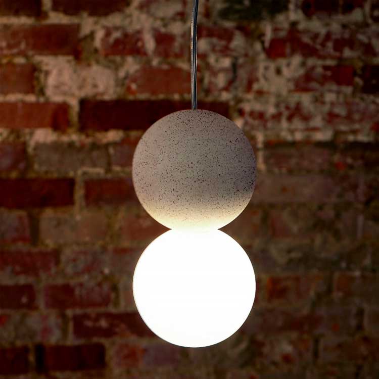 Colgante CRE cemento con 1 globo opal